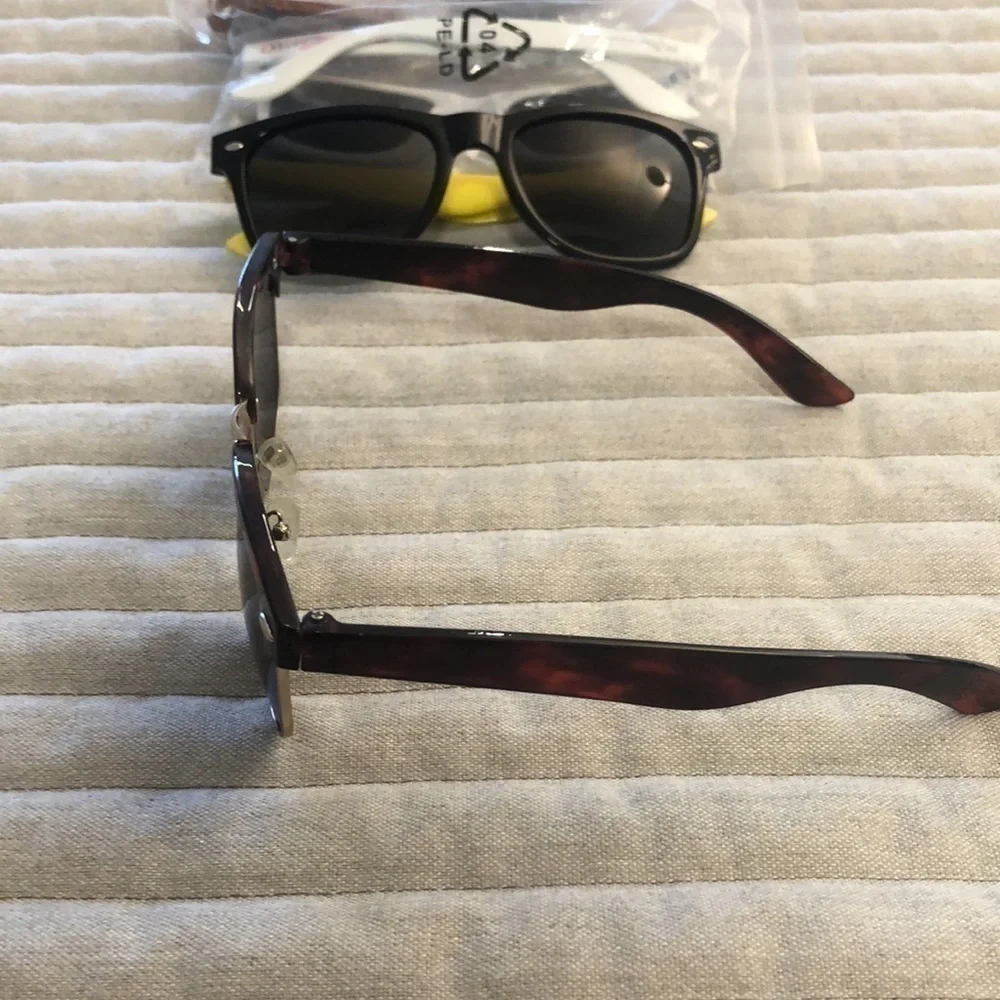 Lot of 4 pairs of sunglasses
